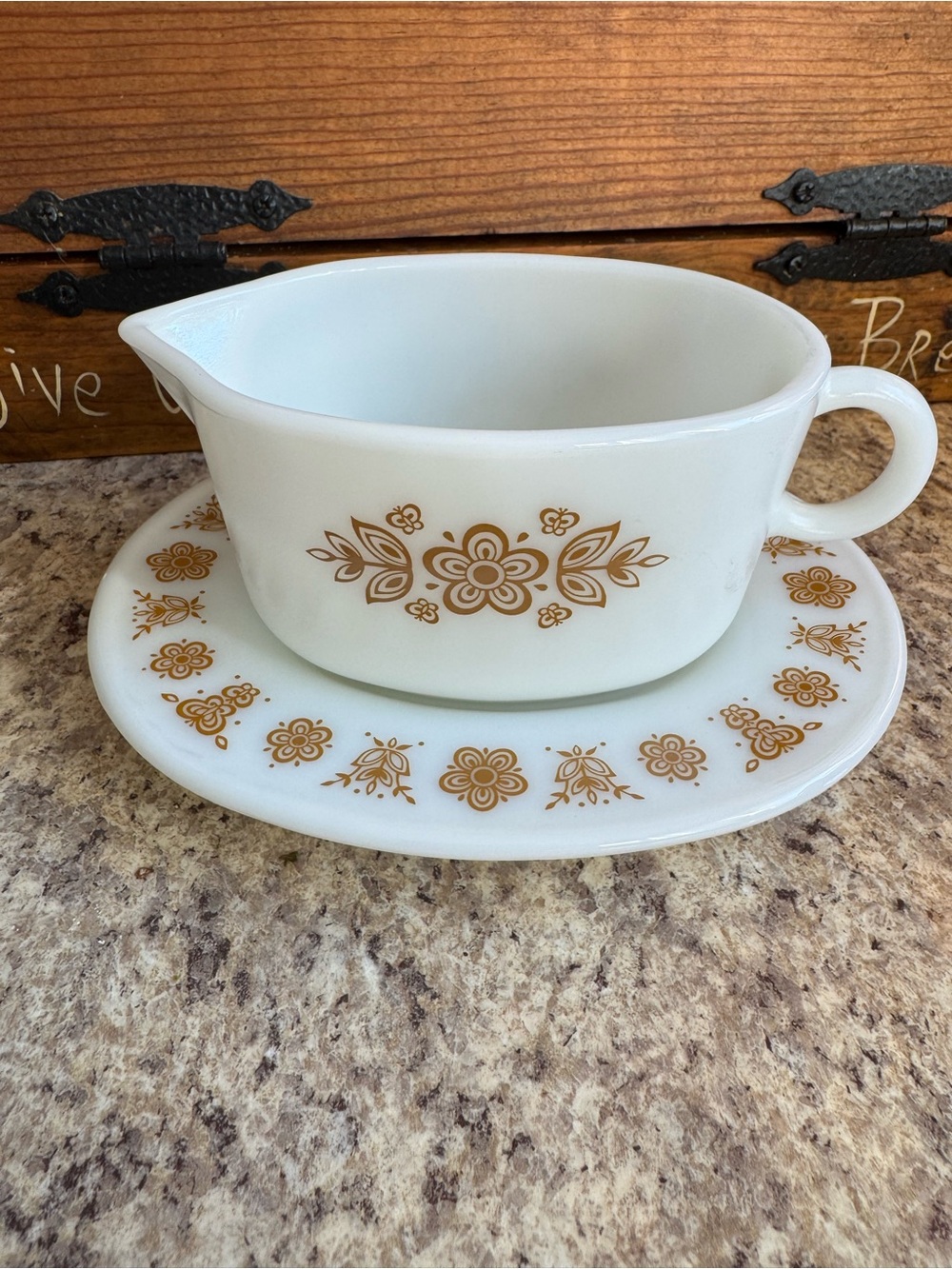 VINTAGE PYREX Butterfly Gold Gravy Boat & Underplate 77-B 77-U